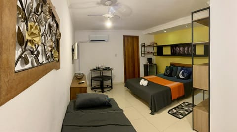 Bed, TV and multimedia, Coffee/tea facilities, Photo of the whole room, Bedroom, Dinner, locker, air conditioner