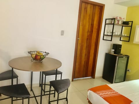 Coffee/tea facilities, Food and drinks, Business facilities, Dining area, Area and facilities, Dinner, minibar