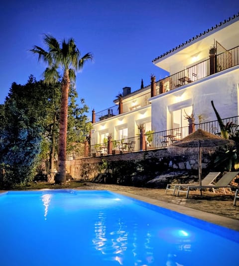 Facade/entrance, Swimming pool