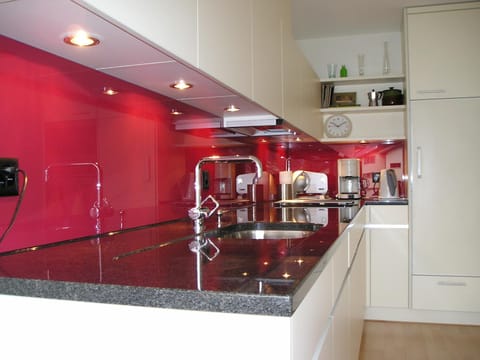 Kitchen or kitchenette, Food and drinks