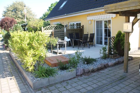 Facade/entrance, BBQ facilities, Balcony/Terrace, Meals, Lunch, Dinner