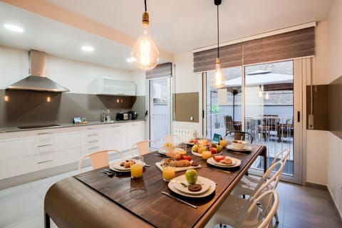 Coffee/tea facilities, Dining area