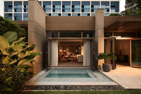 Facade/entrance, Swimming pool