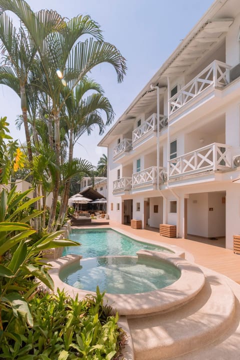 Day, Pool view, Swimming pool, sunbed