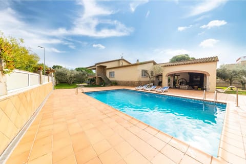 Property building, Swimming pool, Swimming pool
