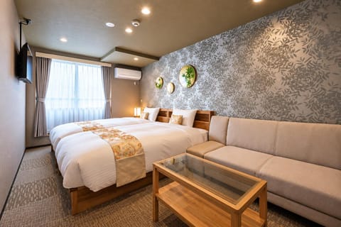 Bed, TV and multimedia, Living room, Seating area, Dining area, Bedroom