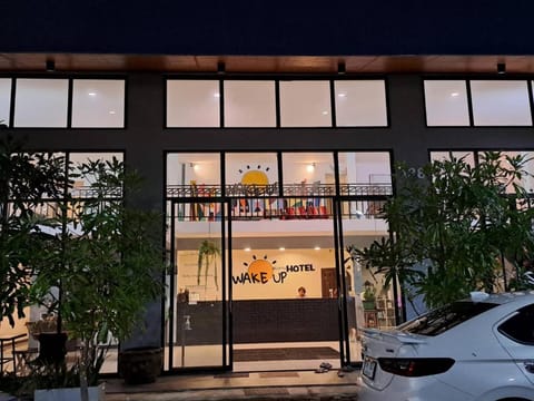 WAKE UP @Lanta Hotel : Cafe Hostel in Sala Dan