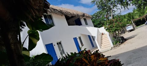 Property building, Patio, Facade/entrance, Off site, Garden, Garden view, Area and facilities