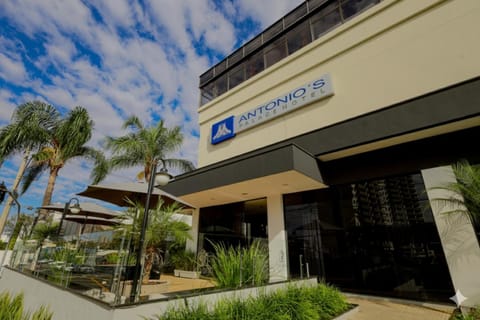 Property building, Facade/entrance, Day