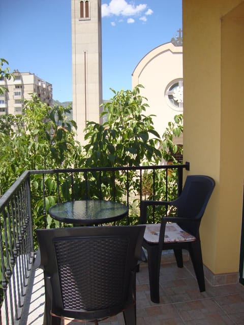 View (from property/room), Balcony/Terrace, City view, Landmark view, River view, Street view