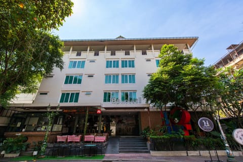 Property building, Day