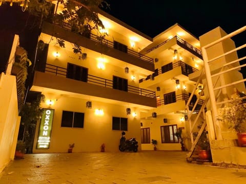 Facade/entrance, View (from property/room)