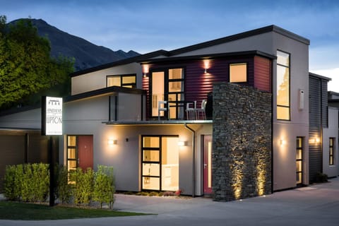 Facade/entrance, Natural landscape, Garden, Balcony/Terrace, Landmark view, Mountain view