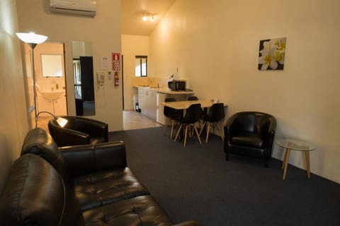 Captains Quarters Motor Inn Motel in Cambridge