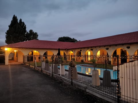 Captains Quarters Motor Inn Motel in Cambridge