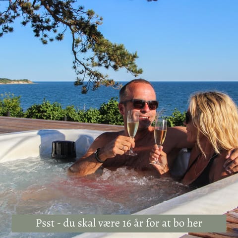 Day, People, Natural landscape, Guests, Sea view, group of guests