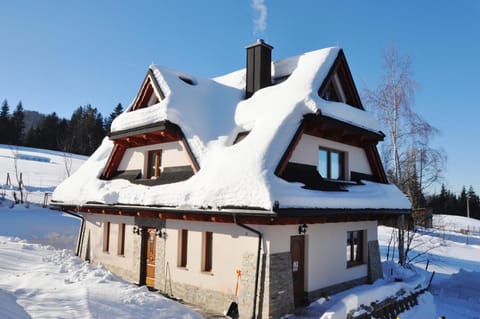 Facade/entrance, Winter, Floor plan