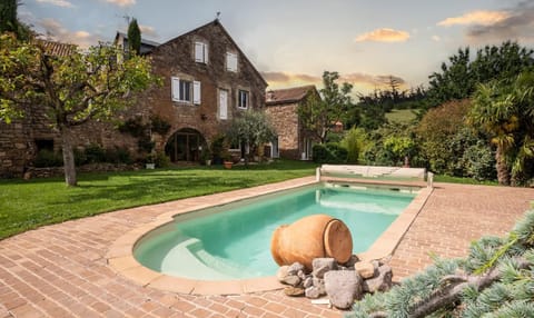 Property building, Garden, Swimming pool