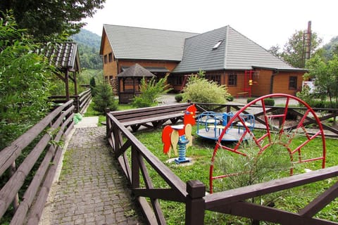 Property building, Patio, Children play ground, Seating area, On site, Area and facilities