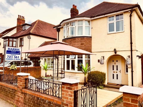 Harris Guest Accommodation Bed and Breakfast in Oxford