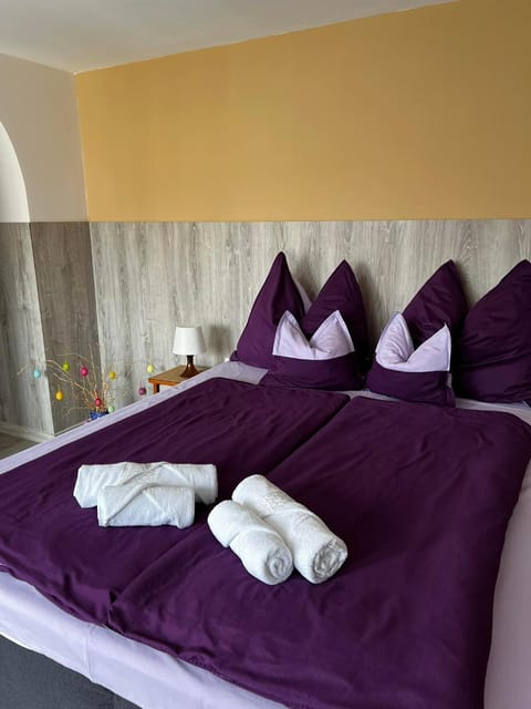 Property building, Bed, Bedroom