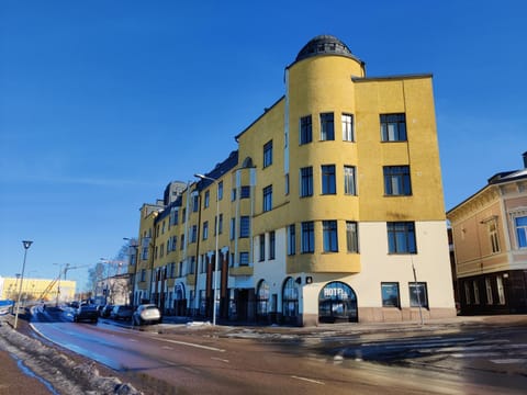 Property building, Facade/entrance, Day, Street view, Location