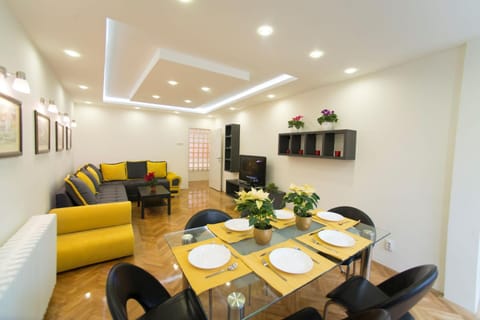 Living room, Photo of the whole room, Dining area