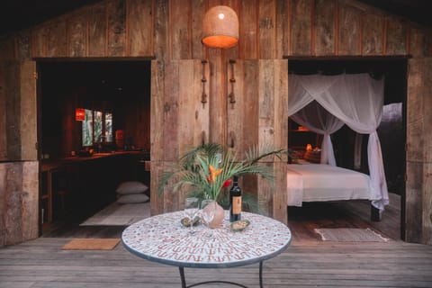 Bed, Living room