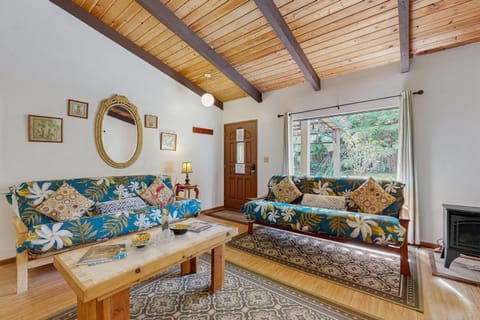 Ekomomai Retreat House in Volcano