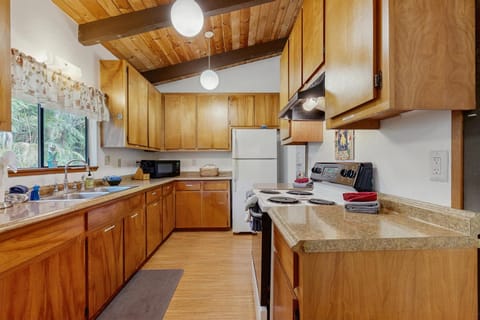 Ekomomai Retreat House in Volcano