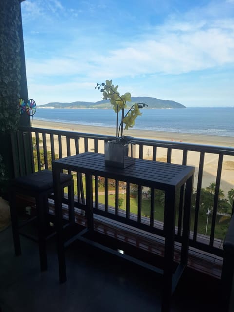 Day, Natural landscape, View (from property/room), Balcony/Terrace, Dining area, Sea view