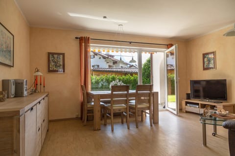 BBQ facilities, Garden, TV and multimedia, Balcony/Terrace, Living room, Seating area, Dining area