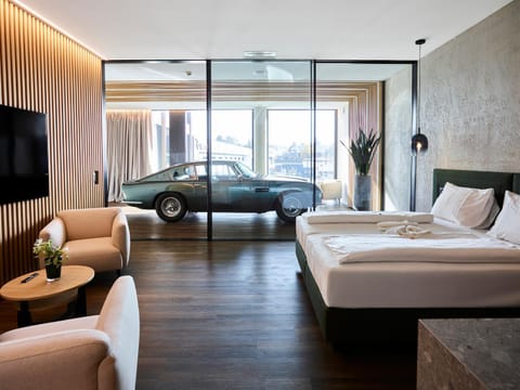 Bed, Seating area, Bedroom