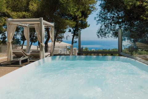 Hot Tub, Balcony/Terrace, Photo of the whole room