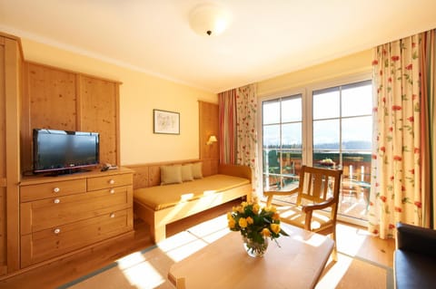 TV and multimedia, Balcony/Terrace, Seating area