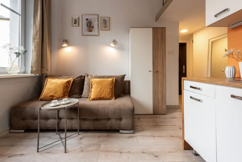 Kitchen or kitchenette, Seating area