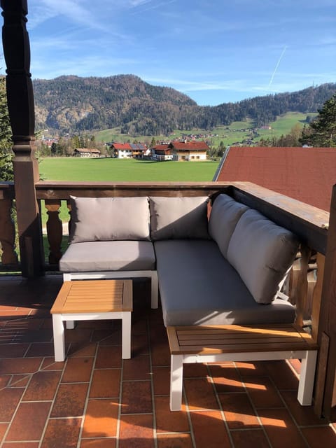Balcony/Terrace, Decorative detail, Mountain view