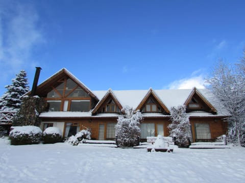 Facade/entrance, Off site, Day, Natural landscape, Winter, Garden