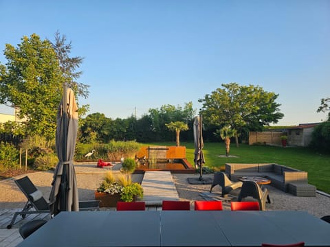 Patio, Spring, Day, Garden, Garden view, sunbed