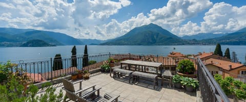 Balcony/Terrace, Lake view, Mountain view