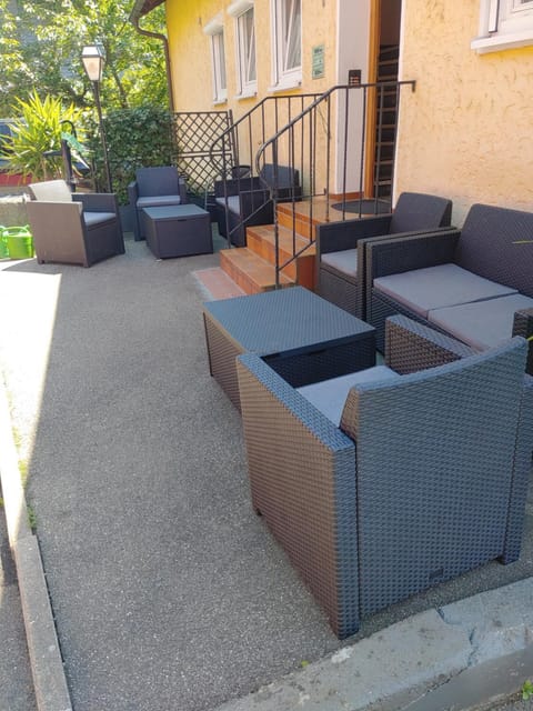 Patio, Lounge or bar