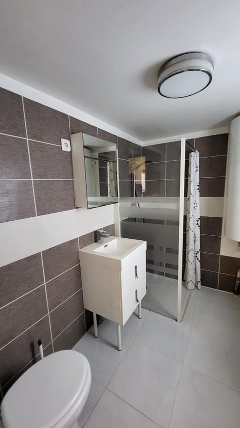 Shower, Toilet, Bathroom