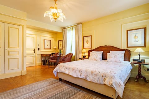 Bed, Photo of the whole room, Seating area