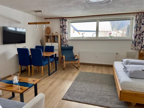 Communal lounge/ TV room, TV and multimedia, Living room, Photo of the whole room