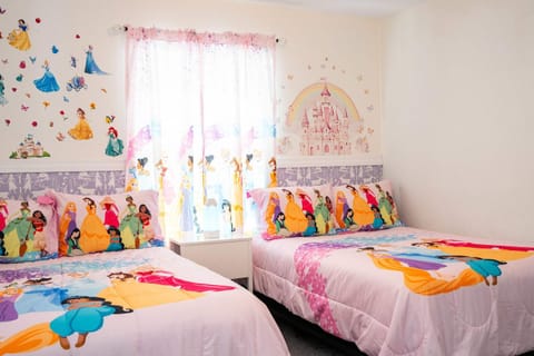 Stunning 5 Bd Home w/ Pool Close to Disney 4822 House in Kissimmee