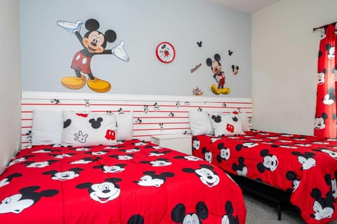 Stunning 5 Bd Home w/ Pool Close to Disney 4822 House in Kissimmee