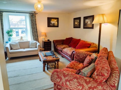 Communal lounge/ TV room, TV and multimedia, Living room, Seating area, Evening entertainment