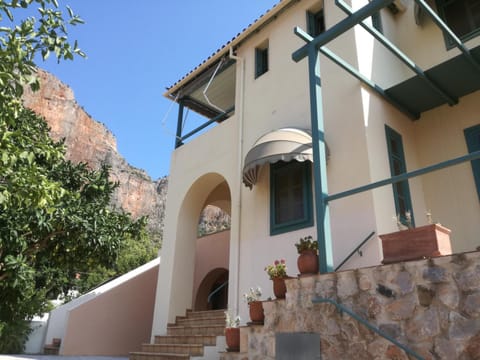 Facade/entrance, Balcony/Terrace