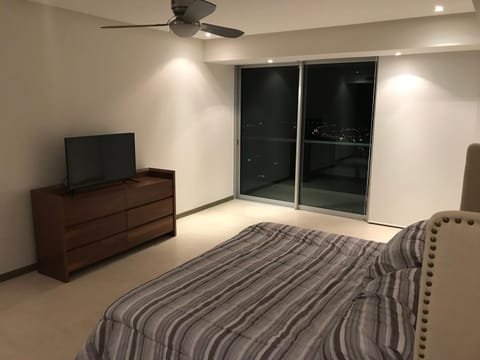Bed, TV and multimedia, Balcony/Terrace, Photo of the whole room