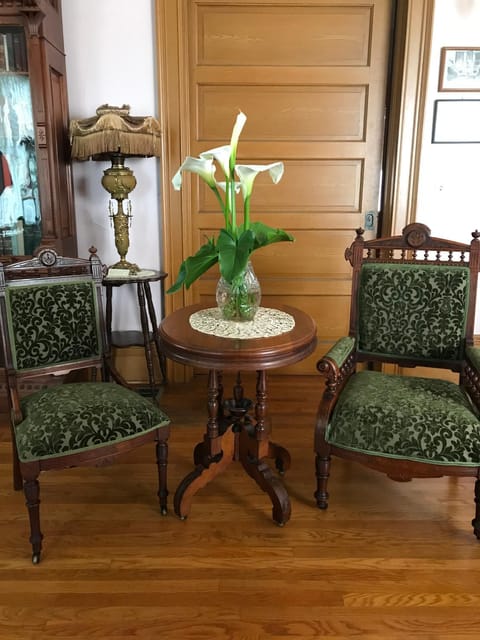 Living room, Seating area, hair dresser